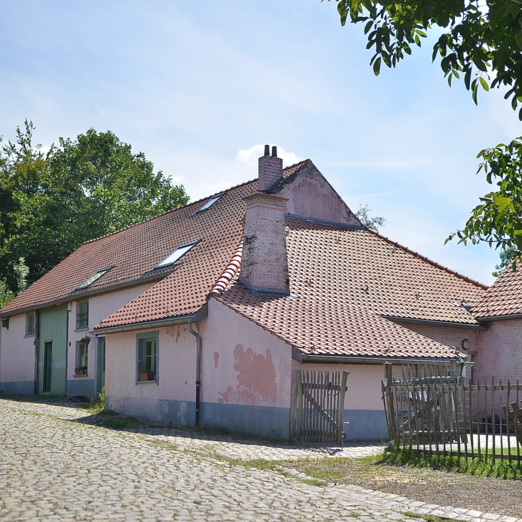 ferme d'uccle, ciel arbres maison