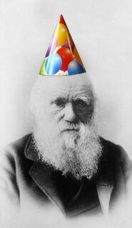 Darwin met een feesthoed